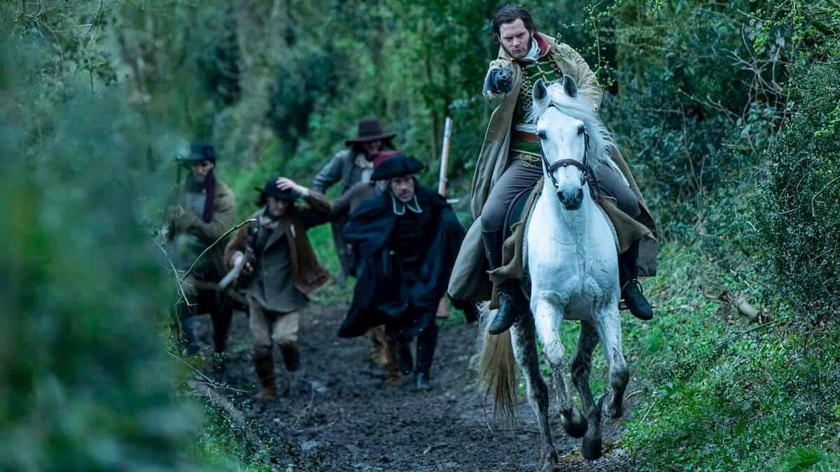 Hugo Becker (Charette), en una escena de acción en el característico boscaje de la región francesa de la Vendée.