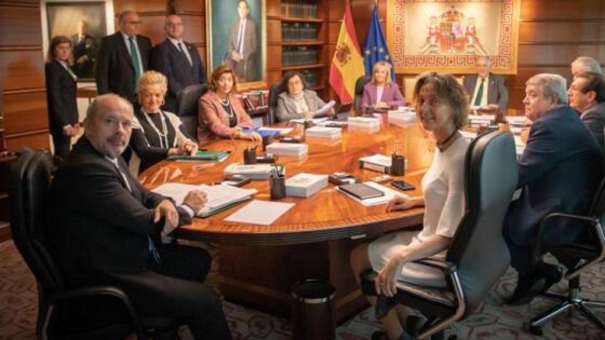 El Tribunal Constitucional español en 2023, con muchos nuevos magistrados afines al Partido Socialista