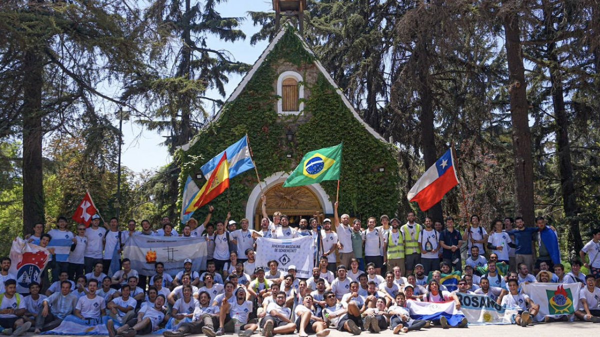 Más de 100 jóvenes, de diferentes países de América, salieron de Mendoza (Argentina) y recorrieron 415 kilómetros, casi veinte días, hasta llegar al Santuario de Bellavista (Chile).