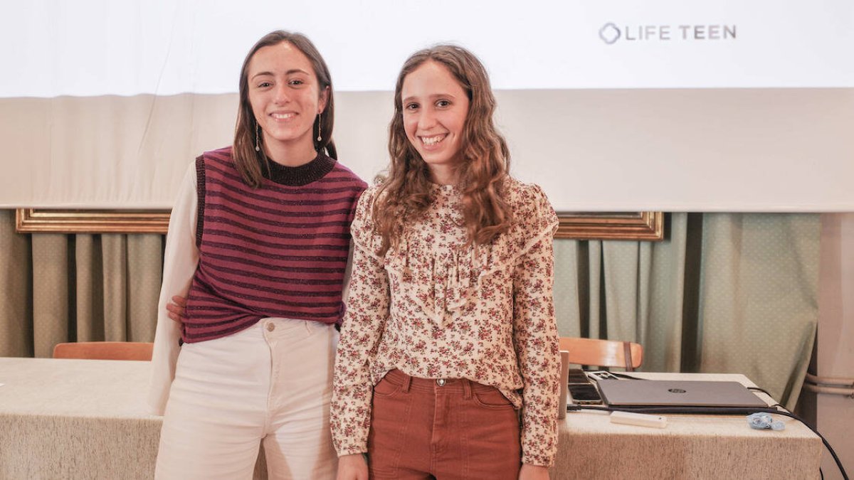 Tras un rescate fallido de un bebé de cinco meses de gestación, María y Blanca crearon el Proyecto Makarioi para dar charlas sobre cultura de la vida en colegios, universidades, parroquias... (Foto: Juan Cadarso).