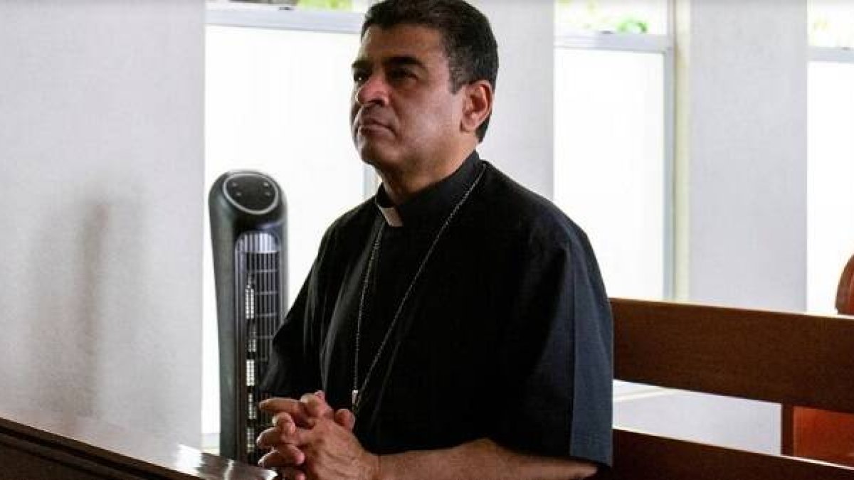 Nadie sabe dónde está encarcelado el obispo Rolando, de Matagalpa, ni como contactar con él; Ortega lo oculta