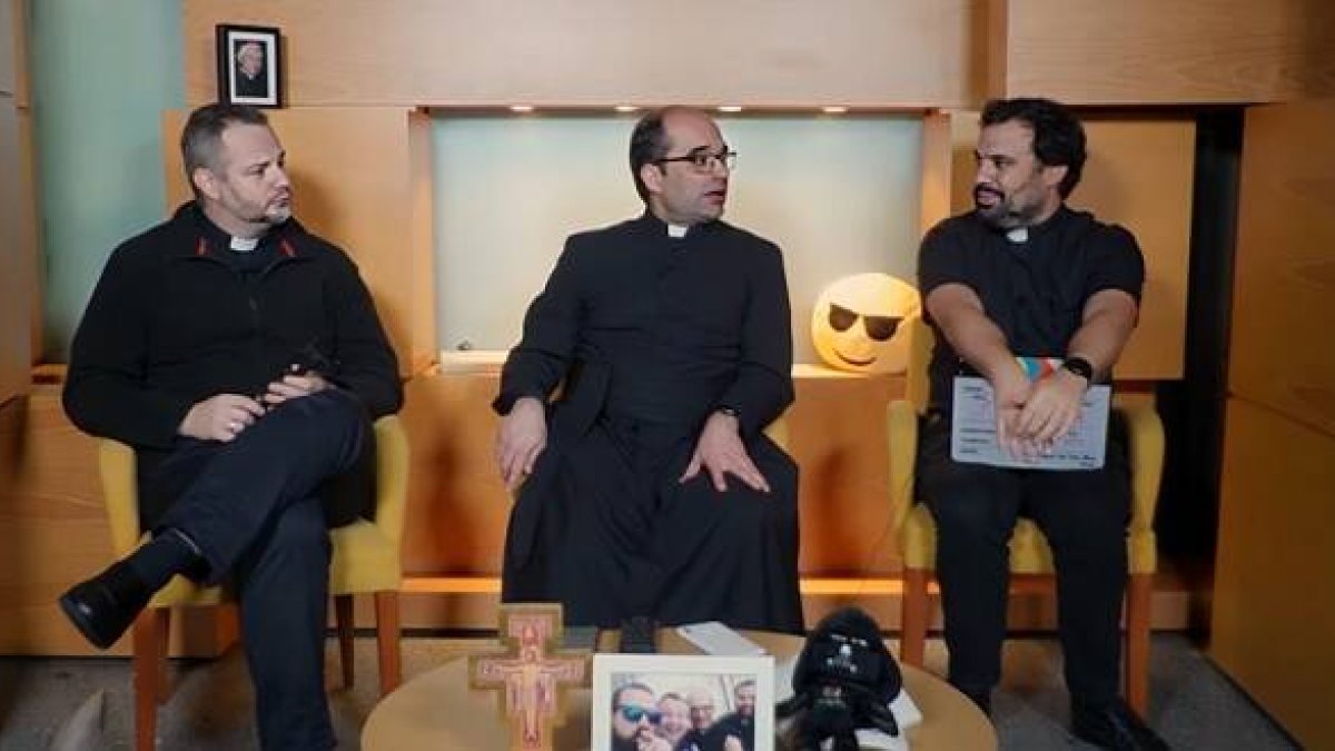 Los tres curas de Red de Redes hablan de la eutanasia de manera muy clara y directa