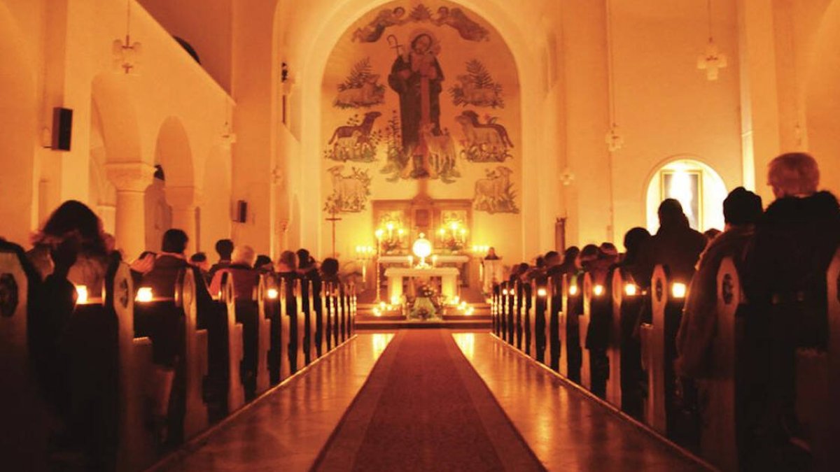 La situación de la Iglesia alemana varía entre las regiones católicas, como Baviera, donde se necesita revitalizar un árbol con raíces profundas pero con las ramas muertas, y Berlín, donde el catolicismo no ha sido mayoritario desde la Reforma.