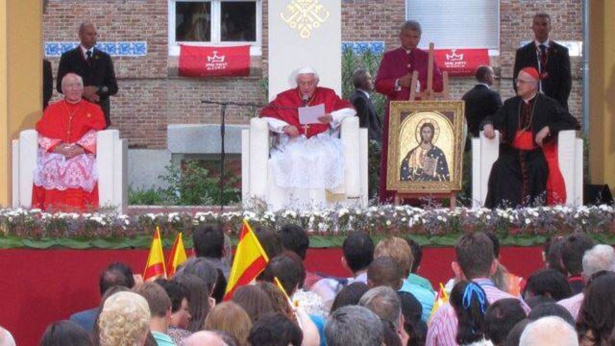 Benedicto XVI visitó la Fundación Instituto San José de los Hermanos de San Juan de Dios el 20 de agosto de 2011, durante la JMJ de Madrid. Foto: Europa Press.