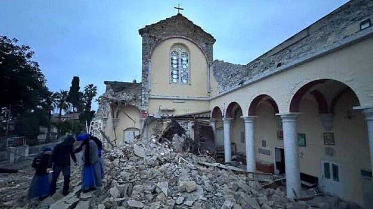 Lo que queda de la catedral de Iskenderun en Anatolia, Turquía... las religiosas acogen allí personas sin hogar