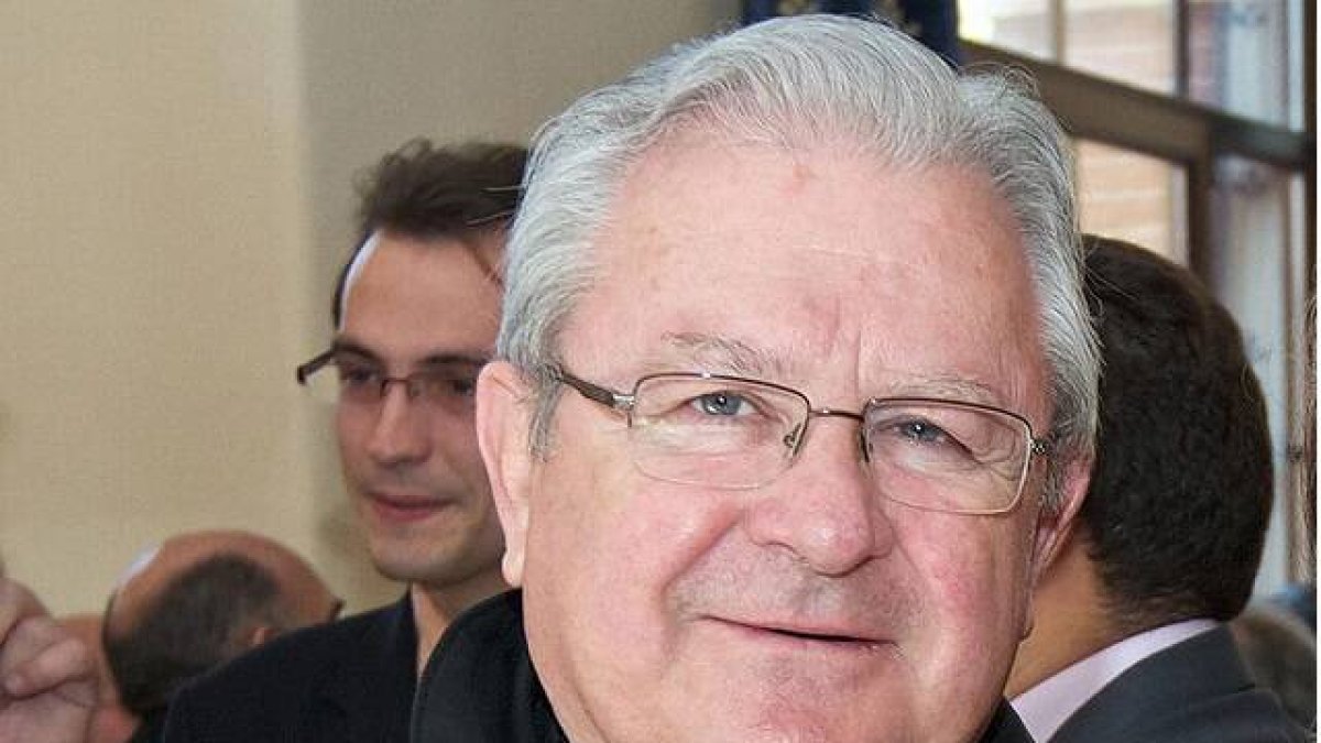 Renuncia de Javier Salinas, que desde 2016 era obispo auxiliar en Valencia, y antes obispo titular en Mallorca