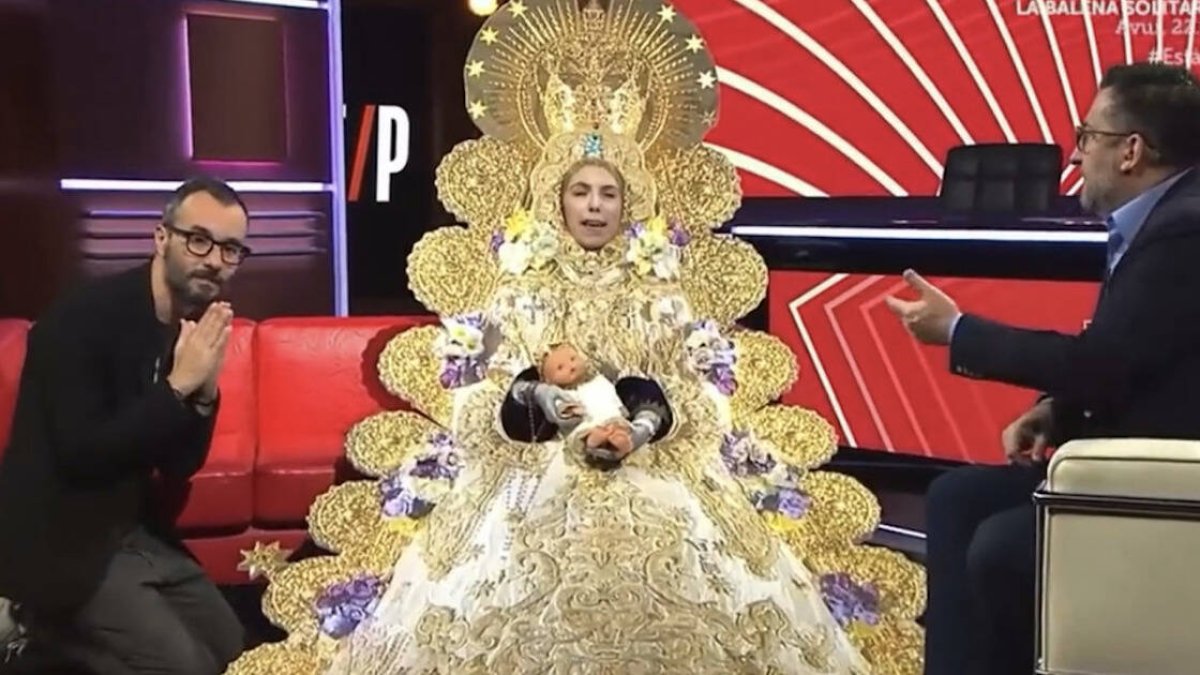 La TV3, en su programa satírico Està passant, realizó una parodia en la que se podía ver a una persona disfrazada de la Virgen del Rocío, con un muñeco en los brazos y que aludía a la vida sexual de María.