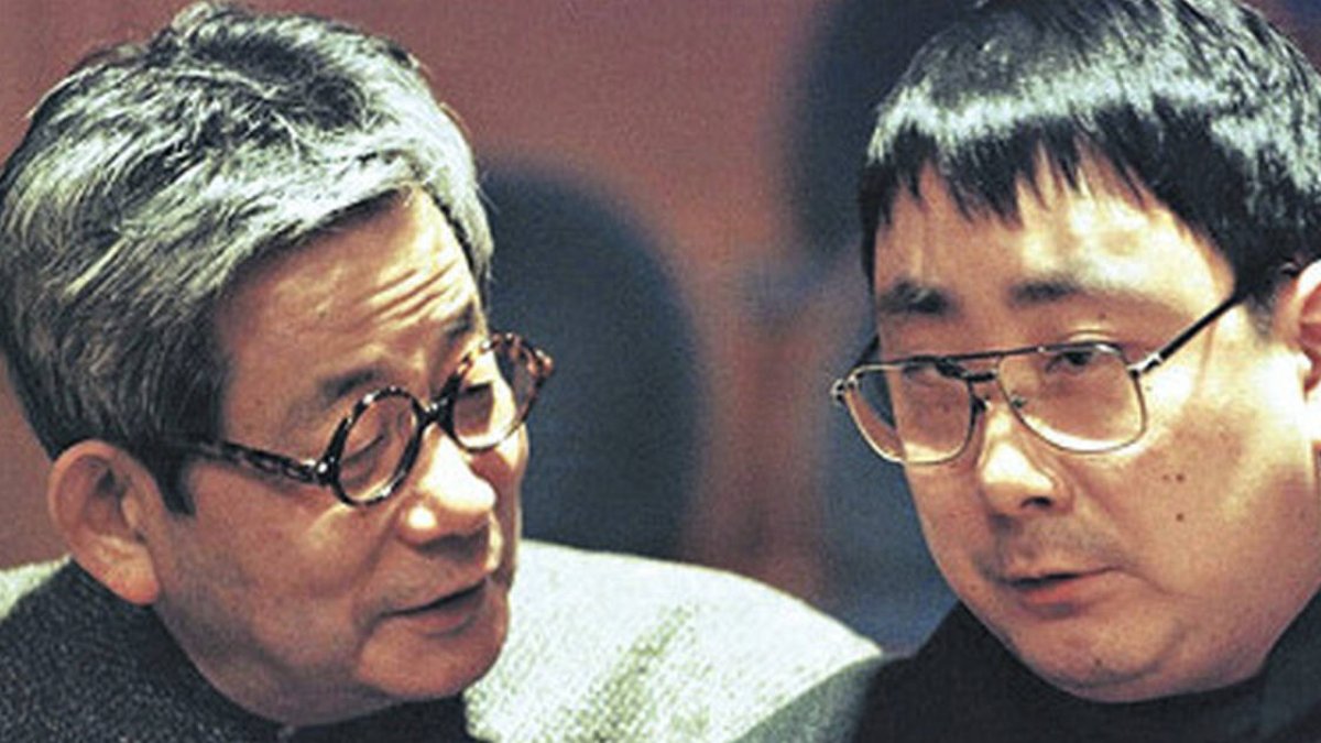 El escritor japonés Kenzaburō Ōe, segundo Premio Nobel de Literatura de su país, ha fallecido a los 88 años. Hizo de su obra un canto a la esperanza desde los sótanos del dolor.