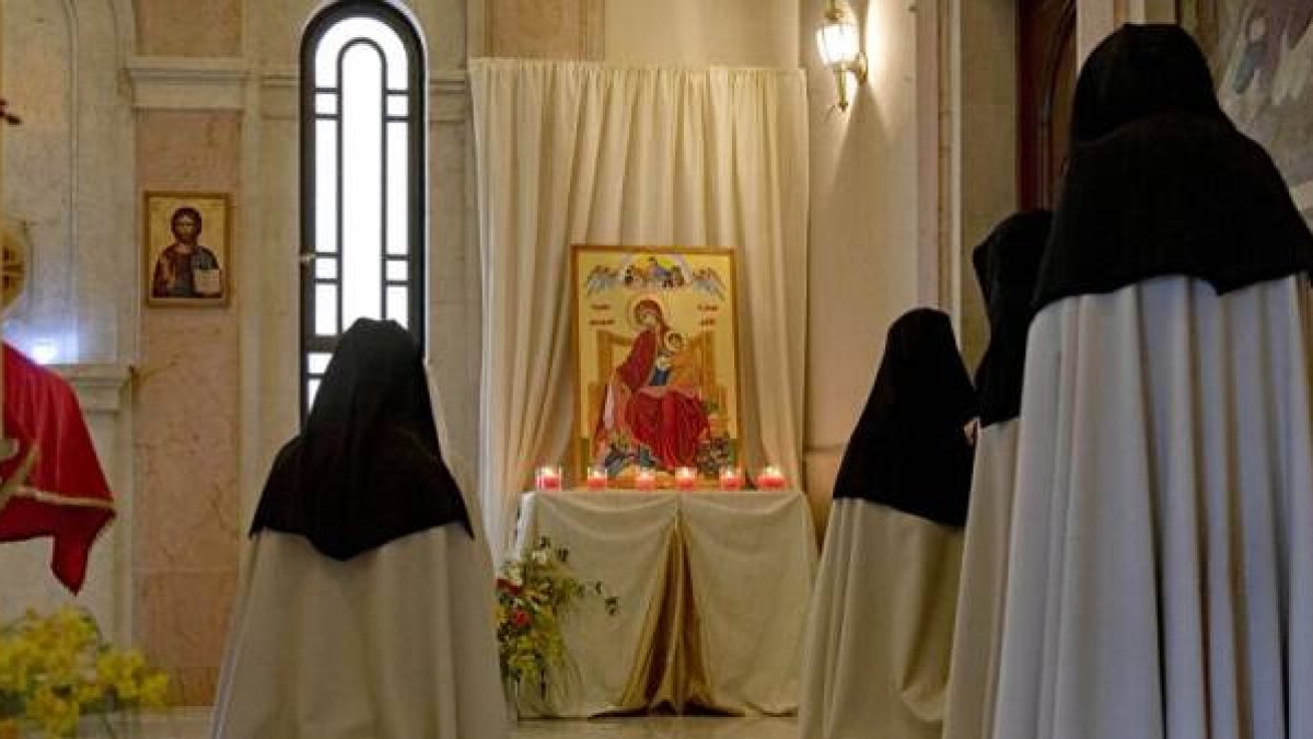 Capilla de las carmelitas de Alepo, las únicas en Siria, que acogen en el frío invierno 10 familias en su convento tras el terremoto