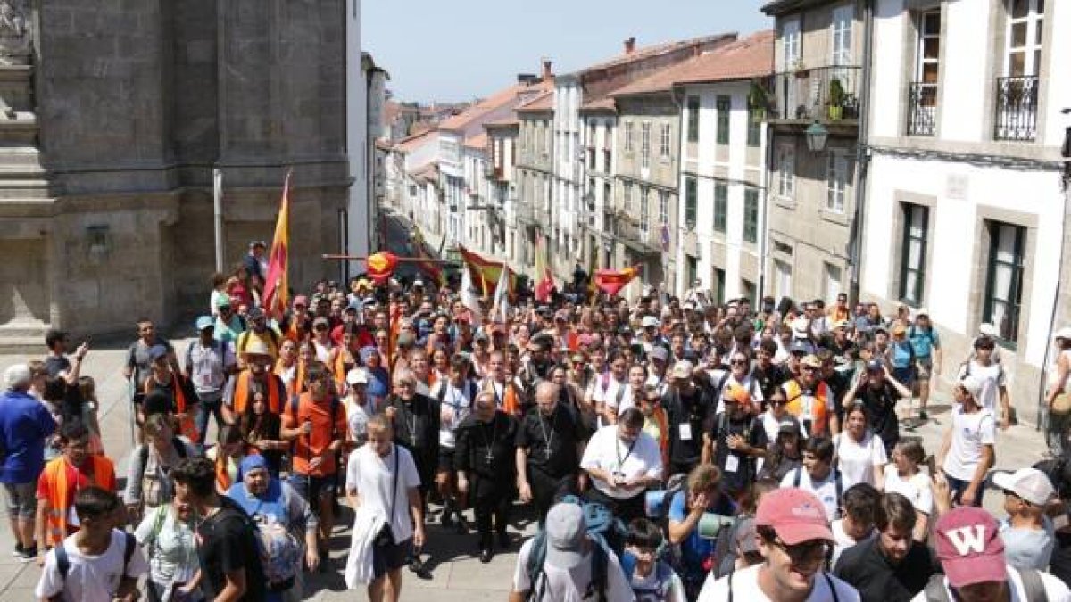 El 20% de pergerinosque hacen el Camino de Santiago con motivaciones religiosas podría parecer reducido: en términos absolutos, fueron cerca de 70.000, si se extrapolan los datos de la última encuesta de la Asociación de Municipios del Camino de Santiago.