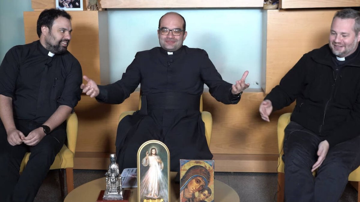 El padre Silva explica que la maternidad divina de Santa María es su vocación principal, y que de ella emanan el resto de privilegios y dogmas, como -sin ir más lejos- su virginidad (foto: Red de Redes/ACdP).