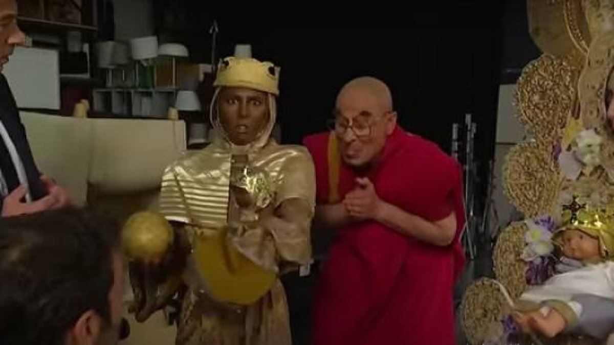 Parodias de la Virgen de Montserrat, la del Rocío, el Dalai Lama y el presidente andaluz Moreno Bonilla en Polònia, TV3