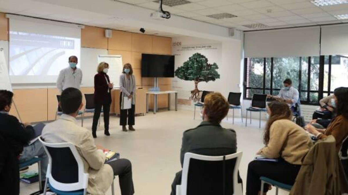 Desde del próximo mes de noviembre, todos los interesados en profundizar en la familia y matrimonio y disponer de argumentos sólidos para su defensa podrán hacerlo en el máster online coordinado por la UFV, el CEU y la Facultad de Teología de Burgos.