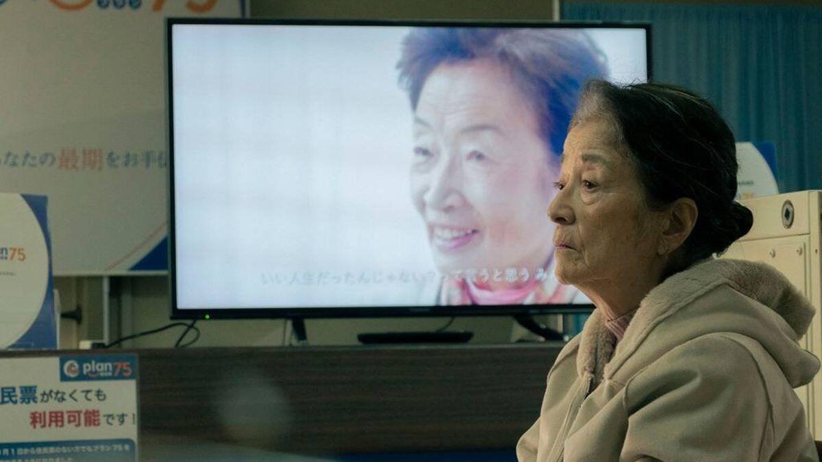 La actriz japonesa Chieko Baisho es la protagonista de 'Plan 75', un retrato demasiado parecido a la realidad a la cual nos acercamos por el envejecimiento demográfico y la aceptación del suicidio asistido.