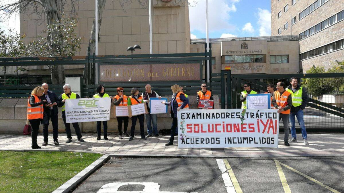 La Asociación de Examinadores de Tráfico condena la denuncia a la funcionaria que llamó a una persona por su nombre y muestra su