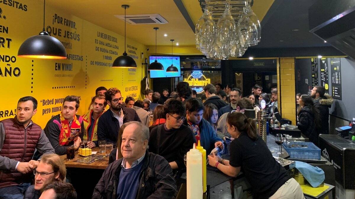 Un bar con encanto, casi siempre lleno, que no pone carne en viernes de Cuaresma y te lleva a la Tierra Media... o a la Terra Ignota: así es el Frankfurt Moncloa.