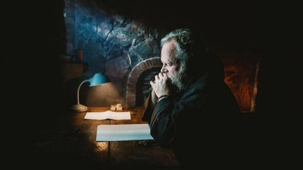 Un monje en una escena del documental Libres, de éxito en las salas de cine en España