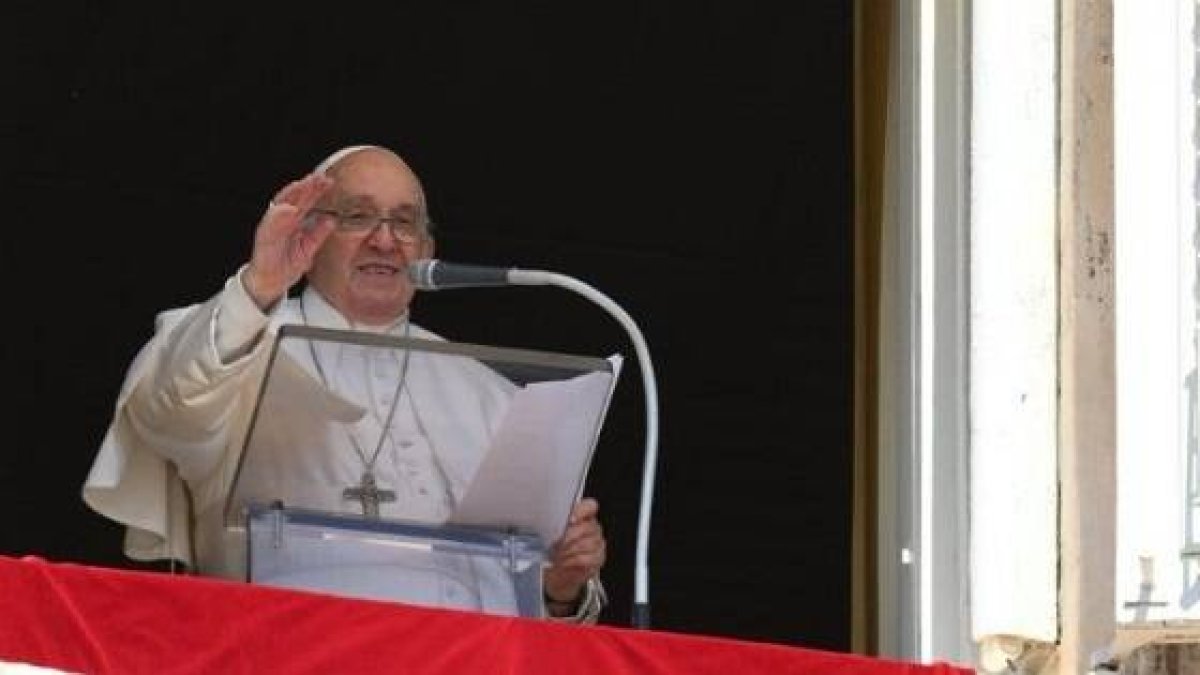 El Papa Francisco en el rezo del Regina Coeli felicitó la Pascua a los ortodoxos
