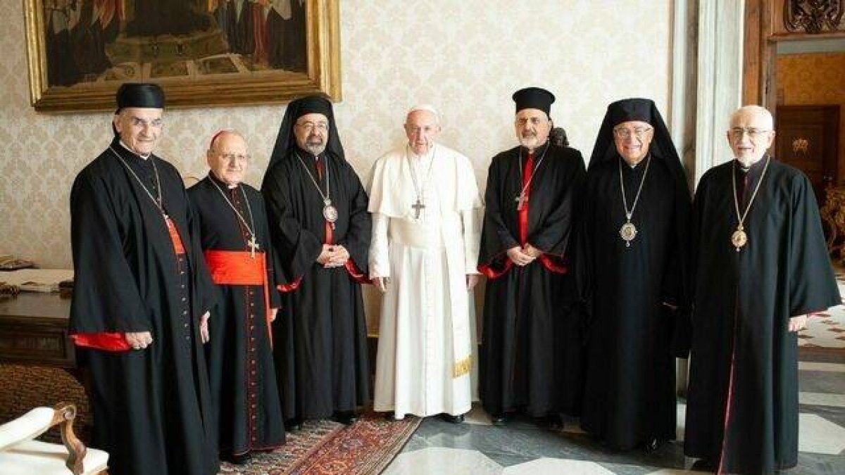 El Papa Francisco en un encuentro en 2020 con líderes de las Iglesias católicas orientales: coptos, maronitas, melquitas, armenios...