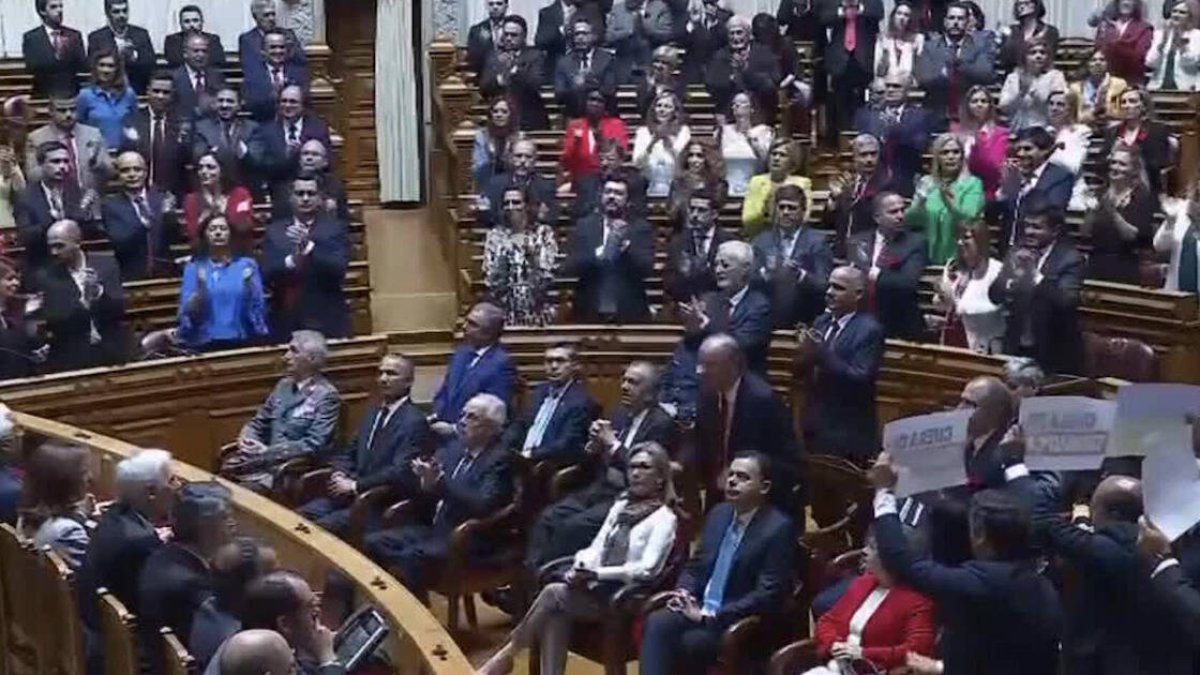 La Ley ha sido aprobada por 129 votos procedentes de las filas socialistas, con mayoría absoluta en la Cámara, el Bloque de Izquierda, los animalistas, Livre e Iniciativa Liberal, el único partido de derecha que se sumó a la iniciativa.