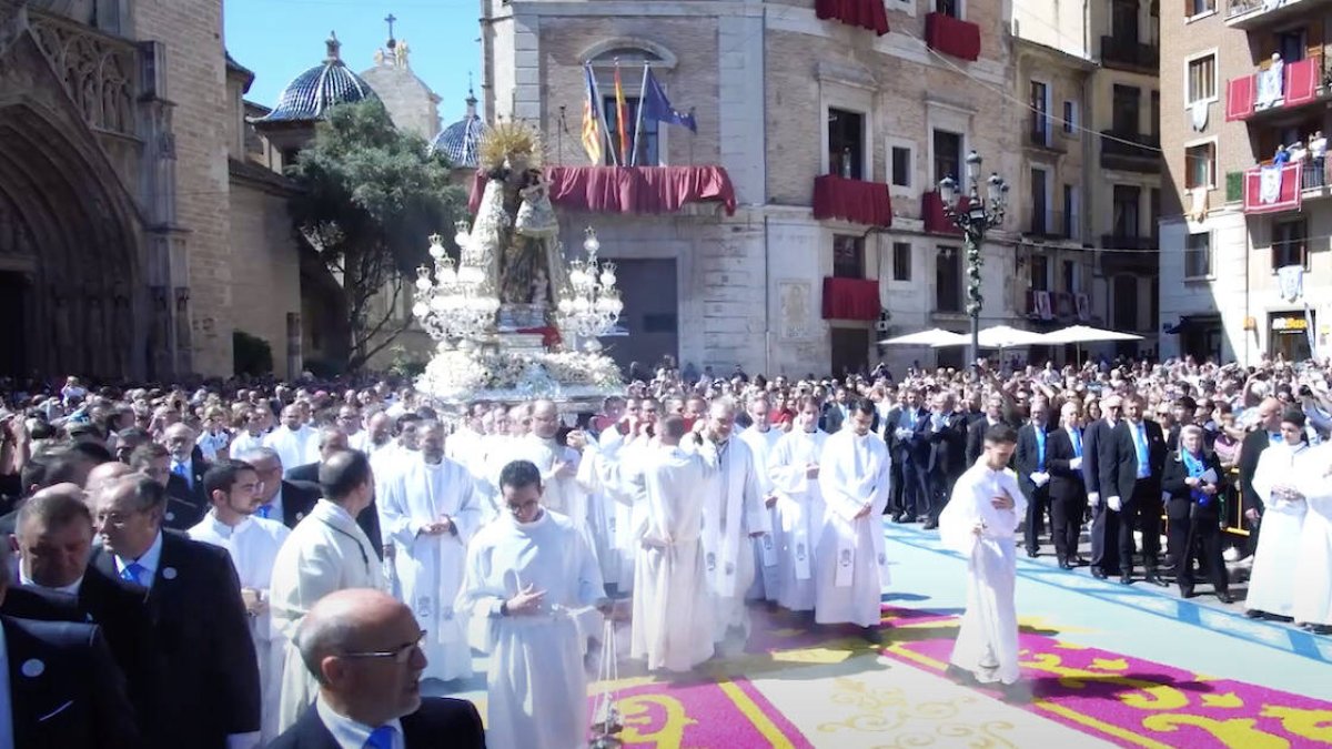 En 1923, el Papa Pío Xi autorizó la coronación canónica de la Virgen de los Desamparados, evento que congregó a más 50.000 personas, entre ellas Alfonso XIII y Victoria Eugenia. 