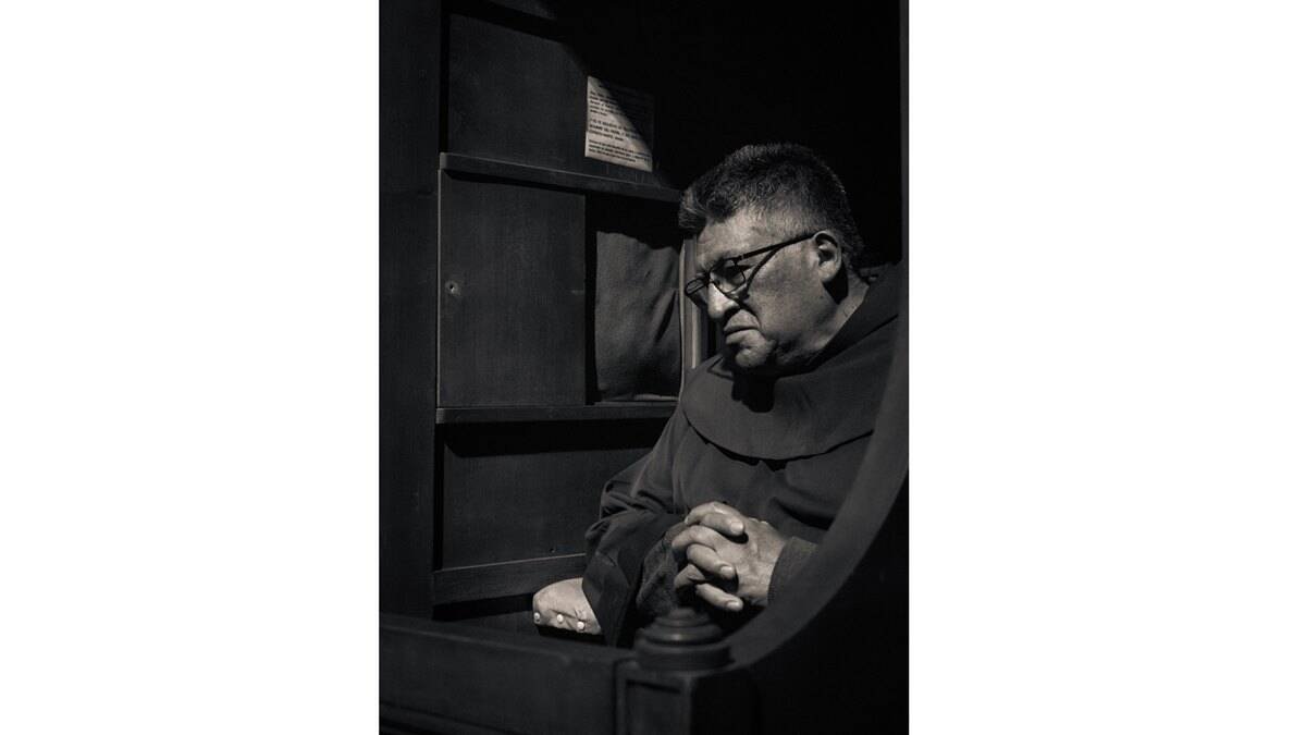 El sacramento de la confesión es uno de los lugares y momentos en los que puede hacerse verdaderamente el bien a los demás llevando las almas a Dios. Foto: Gabriel Manjarres / Cathopic.