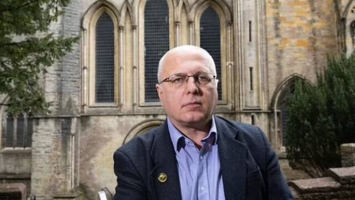 Ben Dyvowski fue recientemente despedido a sus 55 años de edad y tras dos décadas como maestro por responder a las preguntas de una comisaria LGBT.