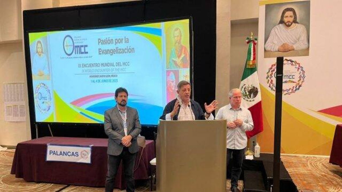 Durante los próximos 4 años, Álvaro Martínez (en el centro) presidirá el Organismo Mundial de Cursillos de Cristiandad tras su nombramiento en el IX Encuentro celebrado del 1 al 4 de junio.