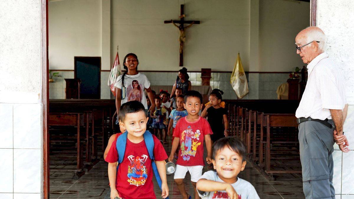 El franciscano Antonio Soriano pide ayuda para obtener el combustible que le permite seguir evangelizando.
