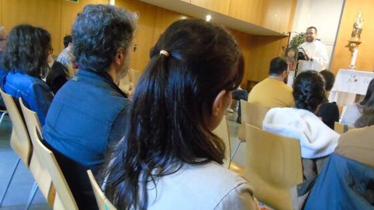 Misa inaugural de la Asociación Tolkien Católica en la capilla del Colegio JH Newman de Madrid