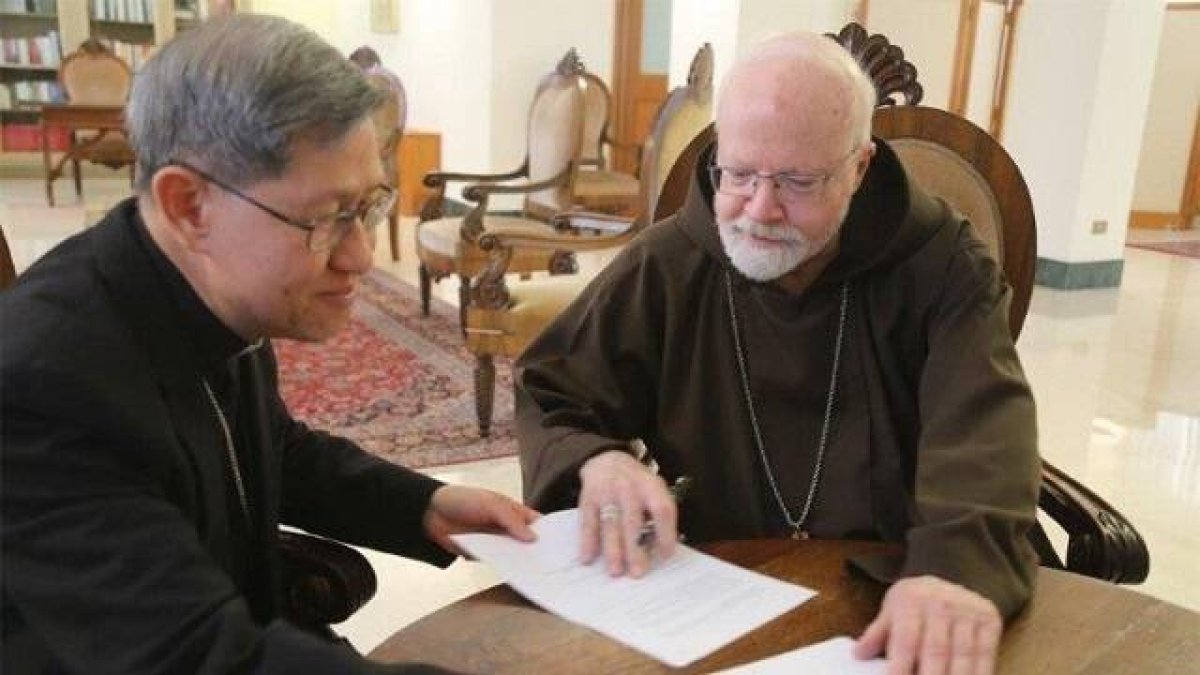 Los cardenales Tagle y O Malley firman un acuerdo para formar contra abusos en diócesis de todo el mundo, especialmente pobres y en misiones