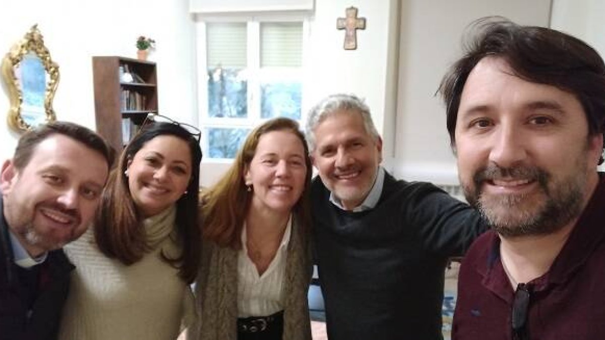 El equipo de Nunc Coepi que impulsa el Transforma; Tote, Cristy, Emilio, Sandra y Jorge