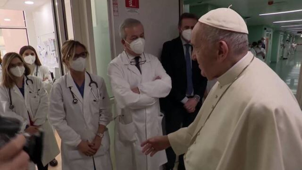 La evolución del Papa continua favorable y normal, según los médicos del Gemelli: las autoridades portuguesas confían en que la Jornada Mundial de la Juventud se celebrará con normalidad con el Papa entre el 1 y el 6 de agosto.