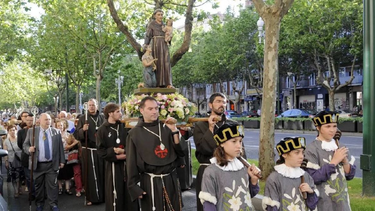 La devoción a San Antonio de Padua está extendida por todo el mundo. Cada 13 de junio en numerosas localidades de todos los continentes el santo sale en procesión.