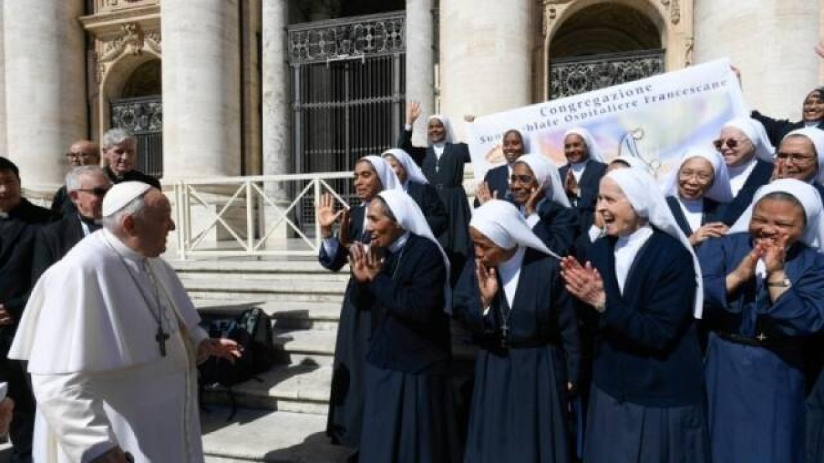 Francisco destacó en su audiencia de este miércoles 26 de abril la labor evangelizadora de los monjes y monjas, que trasciende como