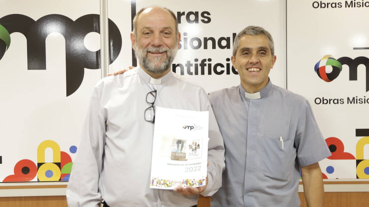 España envió 30.000 euros en 2022 en ayudas al vicariato de San Ramón (Perú). En la foto: José Maria Calderón (a la izquierda), director de OMP, y Alfonso Tapia (a la derecha), ecónomo de San Ramón.