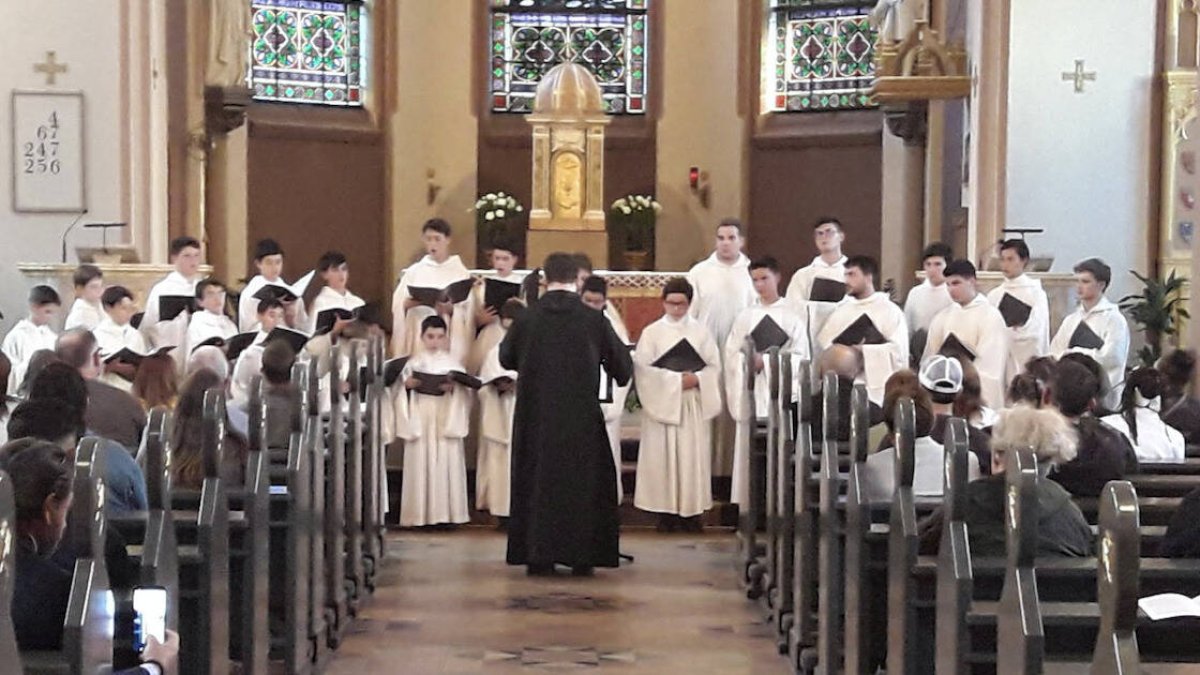 El viaje fue una gran ocasión para el apostolado, varias personas se acercaron a los monjes, atraídos por sus hábitos, y formularon consultas sobre la fe.