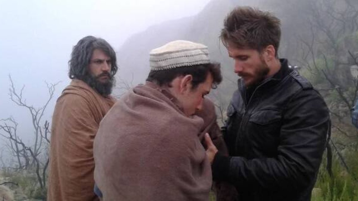 David Sellings con los actores que interpretan a Abrahán e Isaac en Su Único Hijo