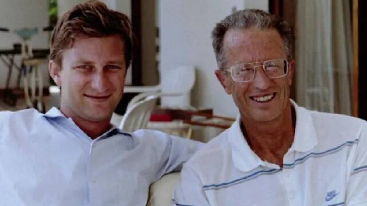 El Rey Balduino en su casa de Motril, Granada, con su sobrino Felipe, actual rey de Bélgica