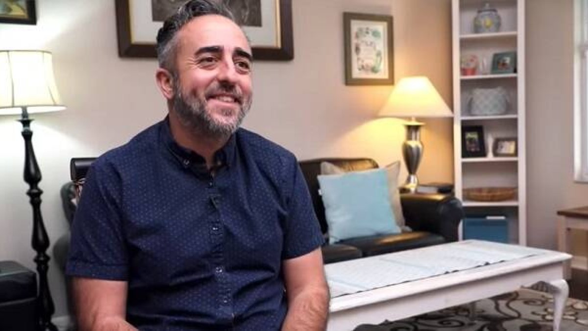 Mike Devault tuvo que sentir la oscuridad más absoluta para abrir una rendija a Dios.