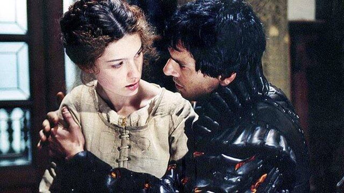 Los protagonistas de 'Los novios', Renzo (Stefano Scandaletti) y Lucia (Michela Macalli), en la película para televisión dirigida en 2004 por Alessandra Archibugi.