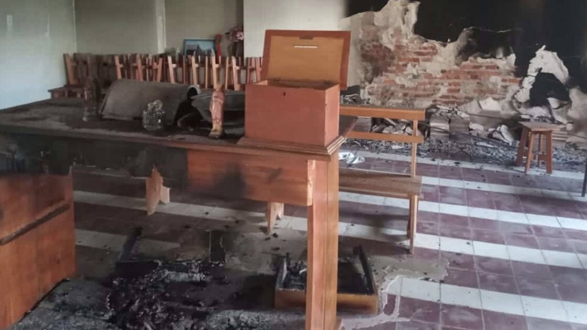En la madrugada del 31 de agosto, la capilla de Nuestra Señora del Valle de Pehuajó, en Entre Ríos (Argentina), sufrió un grave ataque por parte de desconocidos.