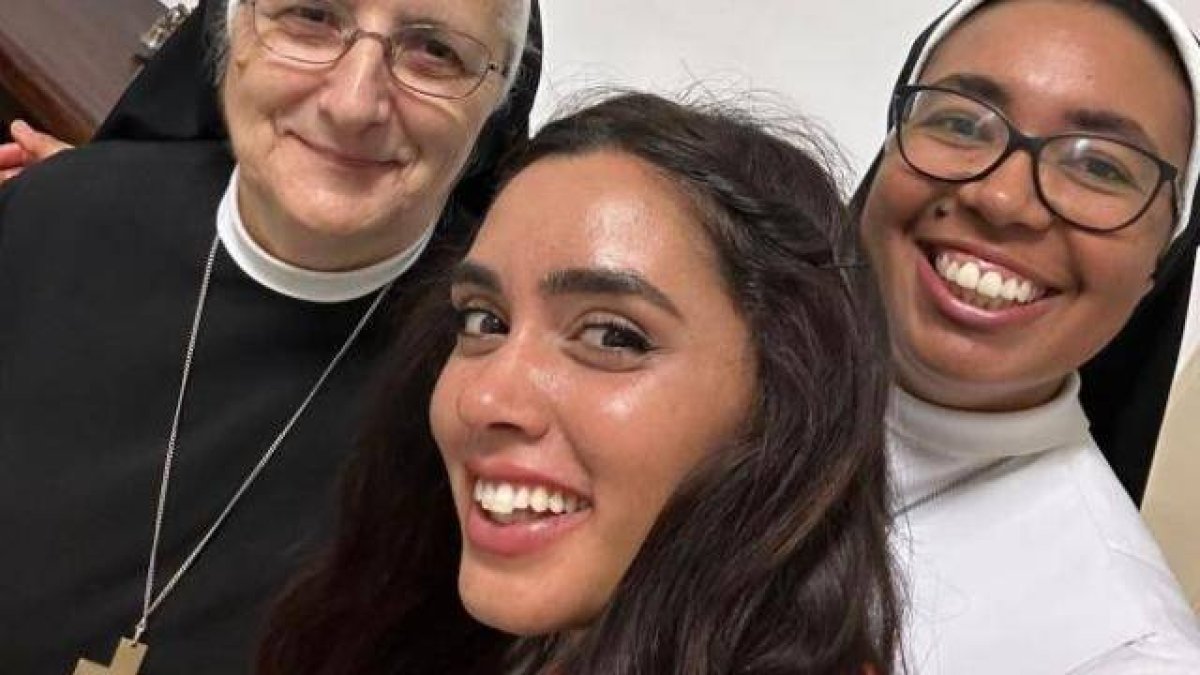 Tras verse destruída por una filtración en su cuenta de OnlyFans, la modelo Emy Buono ha decidido cancelarla y reflexionar sobre su vida: en un convento y acompañada por religiosas.