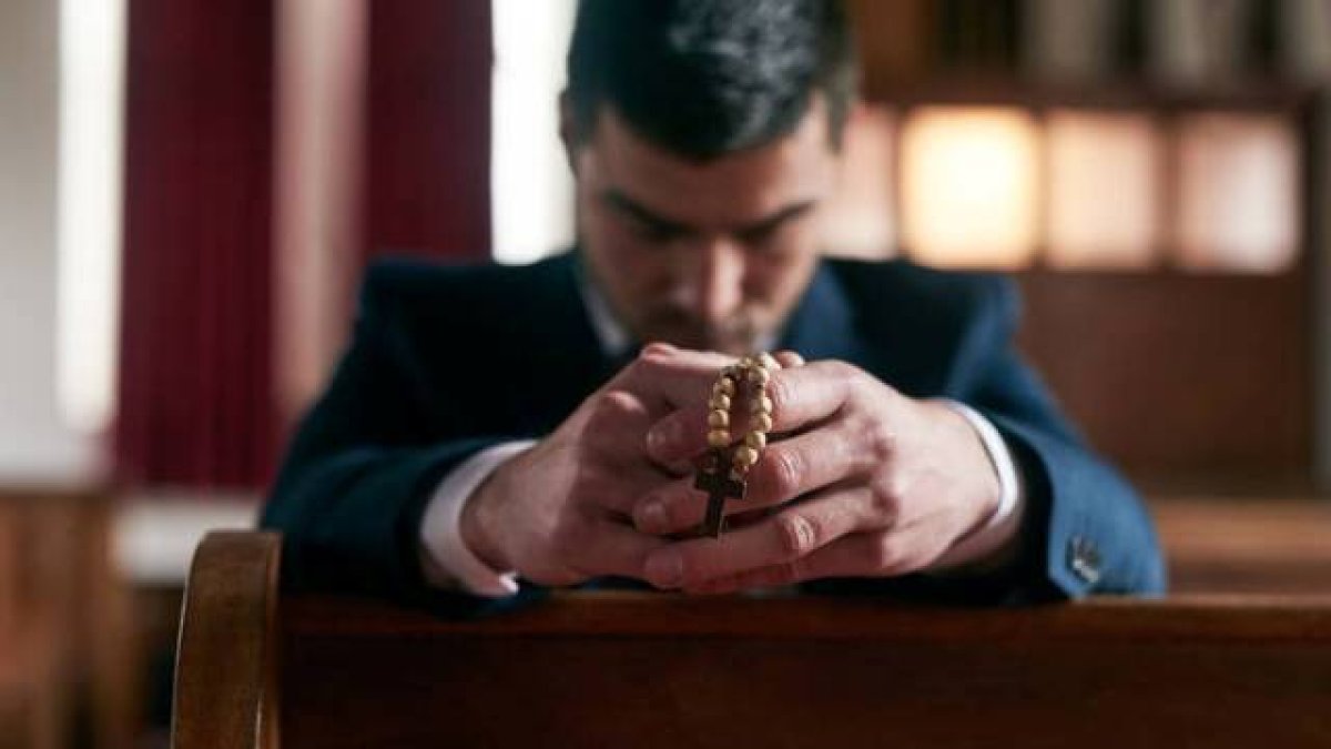 ¿Seré coherente e íntegro? ¿Expresaré con obras el amor a mi familia? ¿Tomaré como ejemplo a Cristo?: son solo algunas de las preguntas que deben ocupar el día de cada hombre.