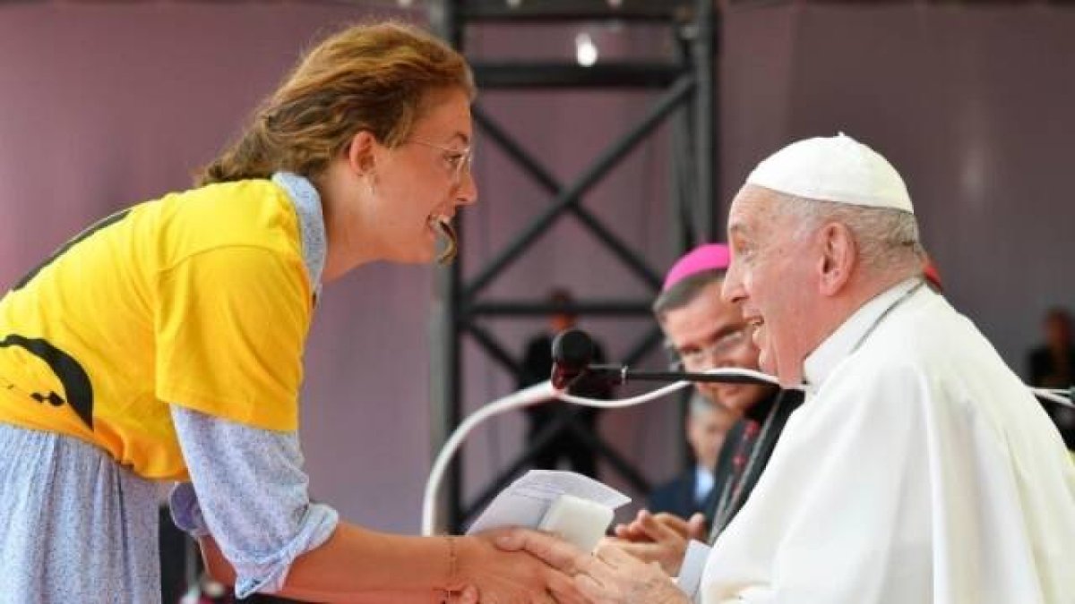 El Papa Francisco puso el broche final a la JMJ de Lisboa con un encuentro con los 25.000 voluntarios que hicieron posible el evento y les llamó a ser