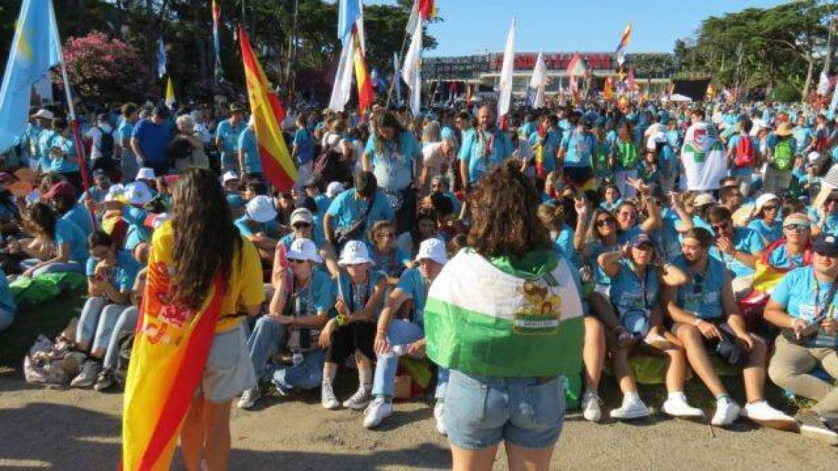 Jimena, una joven invidente de 16 años que peregrinó este sábado a Fátima con la JMJ relató un posible milagro ocurrido tras la comunión, cuando