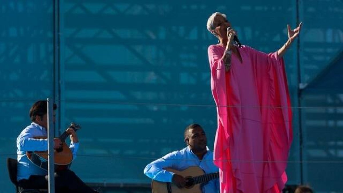Así cantó Mariza el fado Foi Deus, de Amalia Rodrigues, al Papa en la ceremonia inicial de la JMJ de Lisboa
