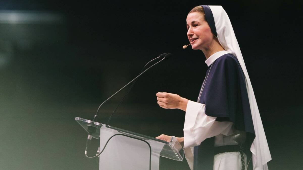 La hermana Mary Grace pronunció una interesante ponencia en torno a hábitos beneficiosos y poco usuales para el día a día en la oración del católico.