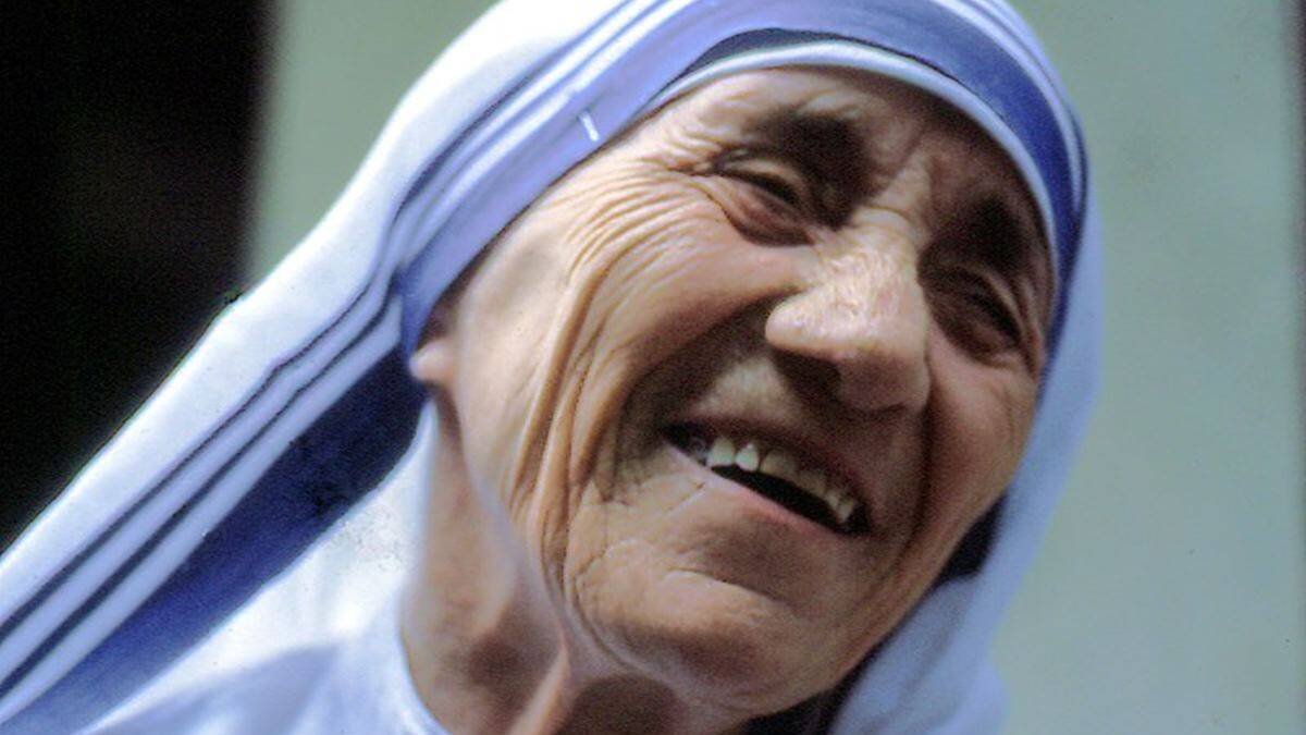 Las anécdotas de la vida de la Madre Teresa de Calcuta dicen tanto de ella como sus propios escritos y palabras. Foto: Manfredo Ferrari / Wikipedia.