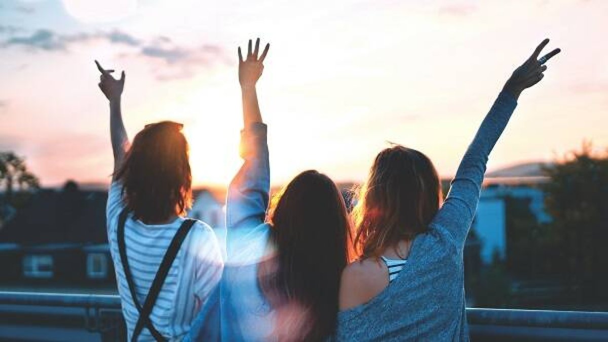 Amistades fraternas, no sexualizadas, y una visión trascendente de Dios y el amor pueden llenar el corazón de la mujer